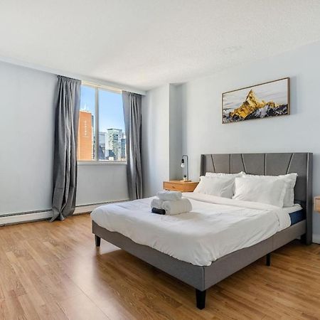 Апартаменти Prime Location Near Jasper Ave With Downtown Views, Netflix, Gym, Sauna, Sleeps 4 Едмонтон Екстер'єр фото