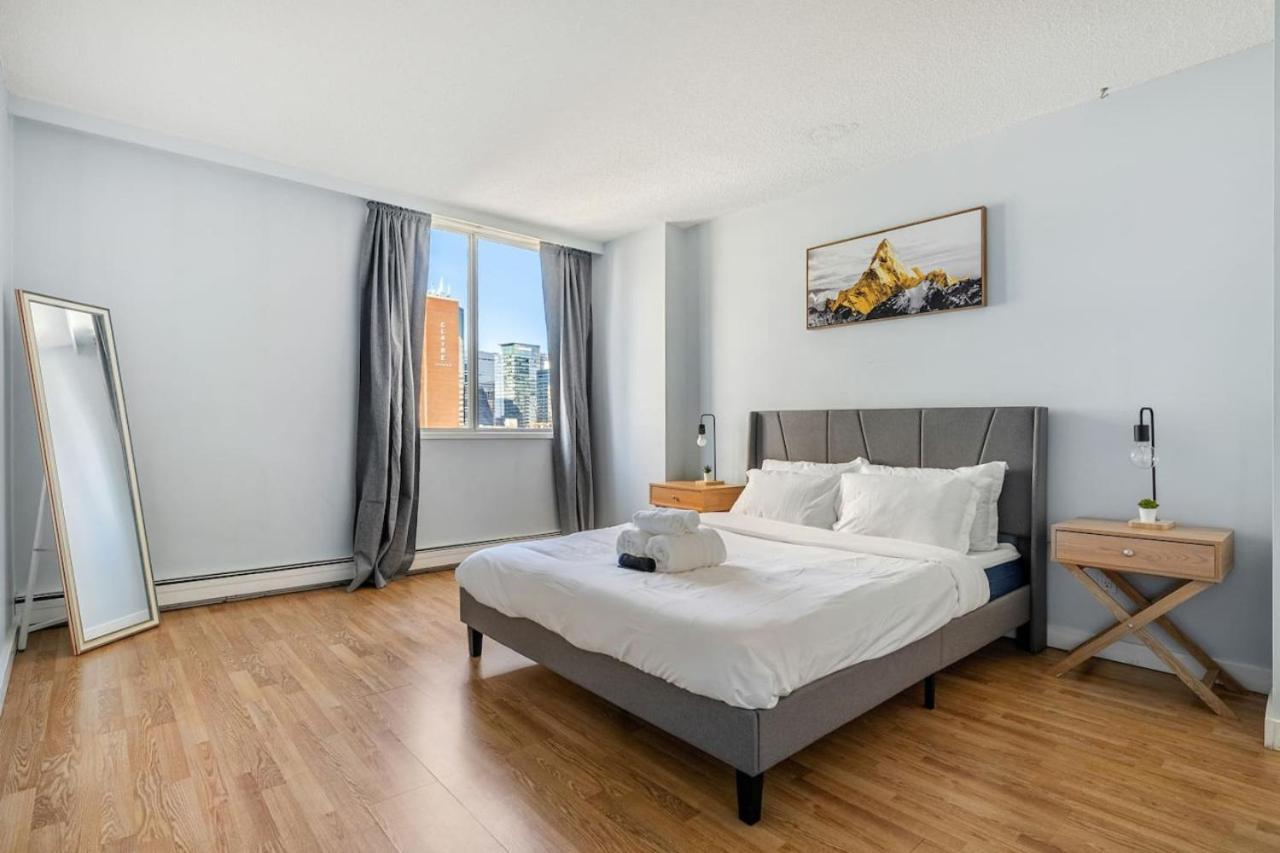 Апартаменти Prime Location Near Jasper Ave With Downtown Views, Netflix, Gym, Sauna, Sleeps 4 Едмонтон Екстер'єр фото